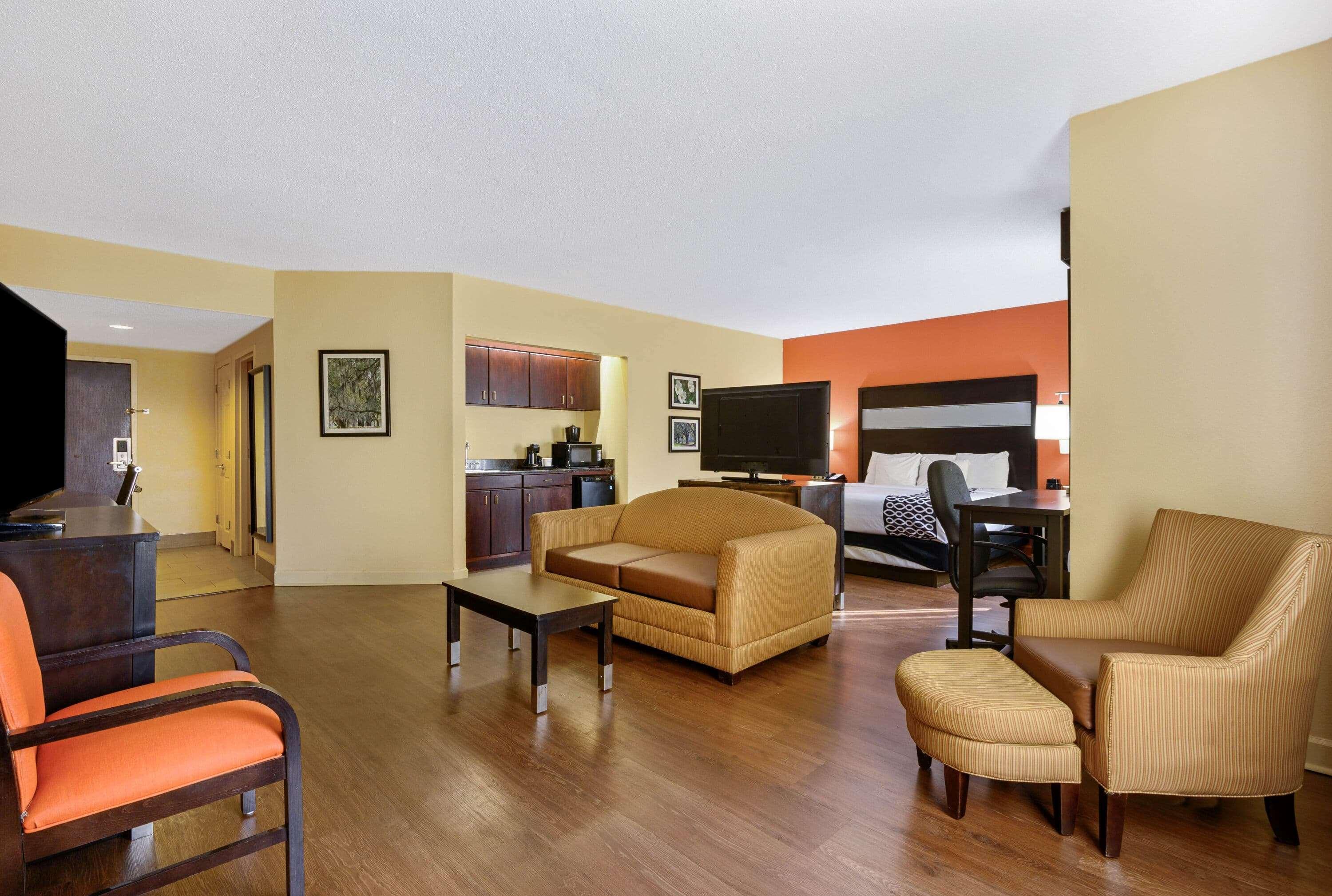La Quinta By Wyndham Florence Exterior photo