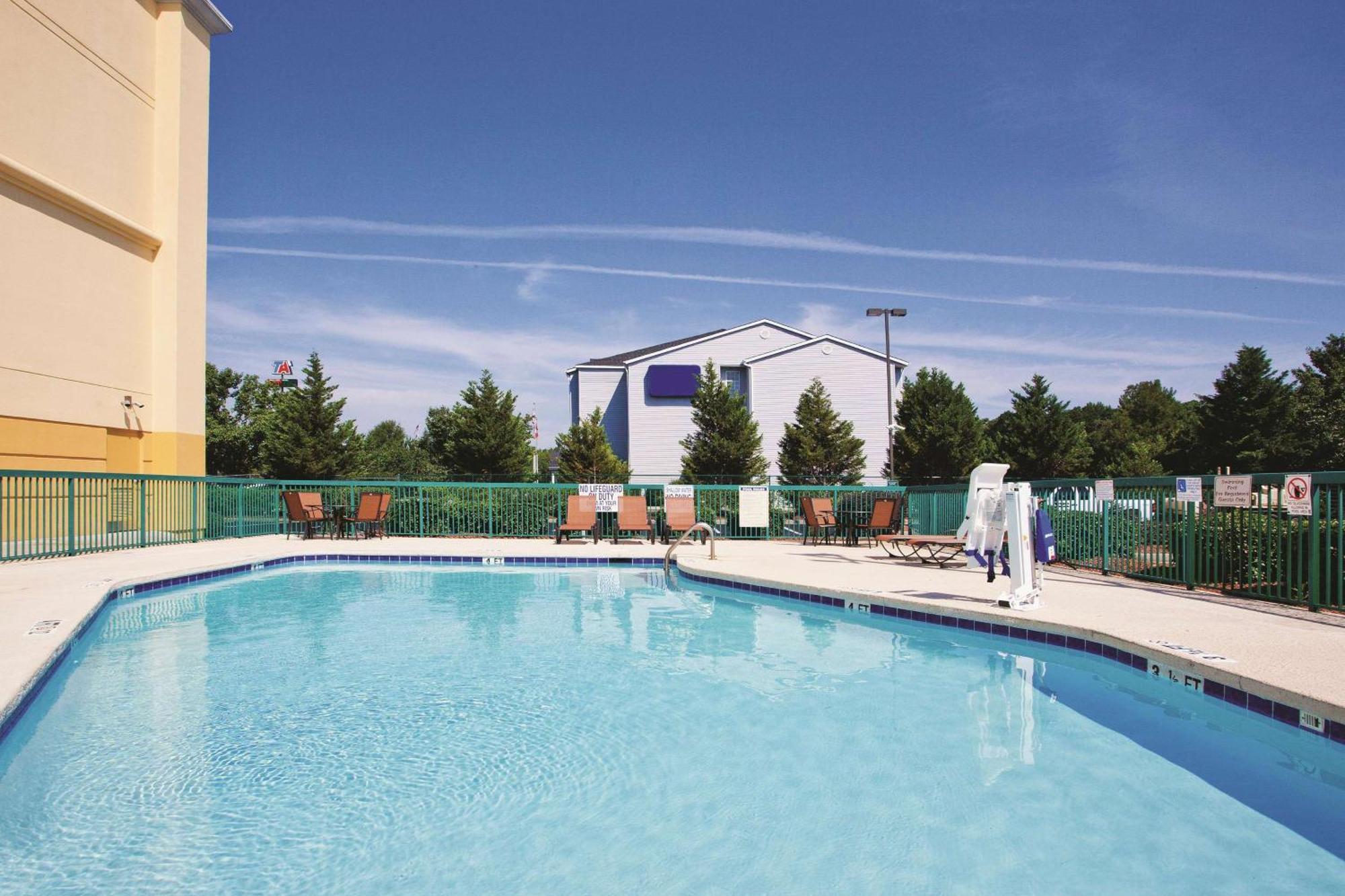 La Quinta By Wyndham Florence Exterior photo